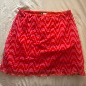 Vibrant Red Wave Pattern Skirt